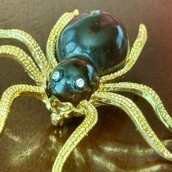 Vintage Gold Spider Brooch Amber Body Textured Legs Statement Gothic Jewelry - Picture 3 of 6